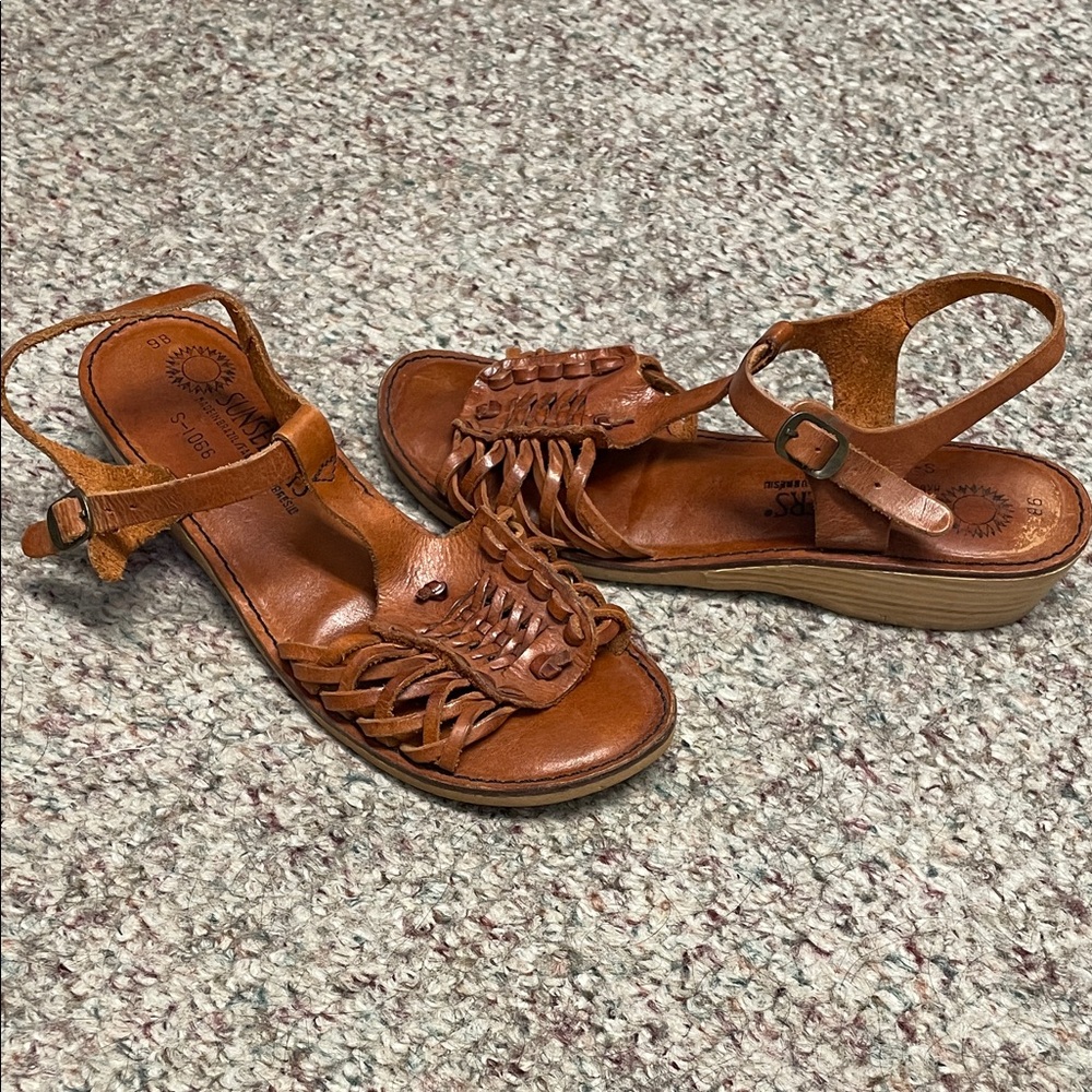 Vintage 70s Tan Leather buckle strap platform Sandals